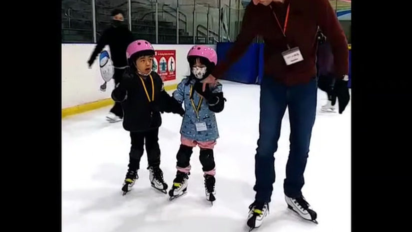 Ice skating 溜冰體驗
